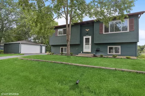 804 Ridgewood Dr, Round Lake, IL 60073
