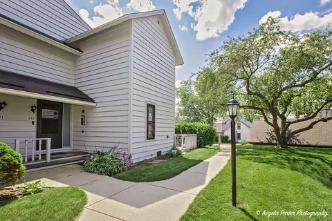 715 Chandler Rd, Gurnee, IL 60031