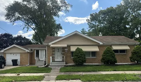 650 E 159th Pl, South Holland, IL 60473
