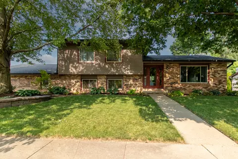 Exterior - 2005 Single Tree Ln, Bloomington, IL 61704 photo 9 of 9