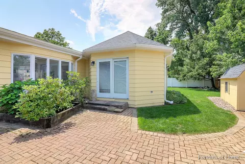 Exterior - 1107 E Prairie Ave, Wheaton, IL 60187 photo 6 of 8