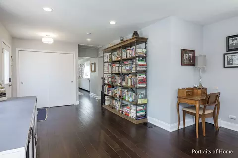 Entry Way - 1107 E Prairie Ave, Wheaton, IL 60187 photo 2 of 2