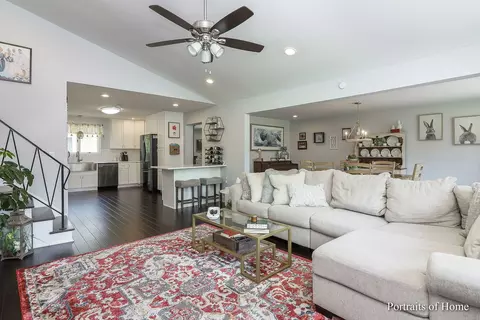 Living - 1107 E Prairie Ave, Wheaton, IL 60187 photo 1 of 4
