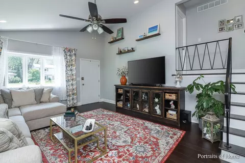 Living - 1107 E Prairie Ave, Wheaton, IL 60187 photo 3 of 4