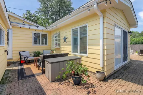 Exterior - 1107 E Prairie Ave, Wheaton, IL 60187 photo 2 of 8