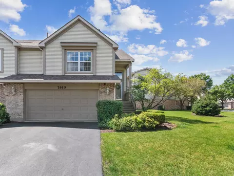 7910 Windsor Dr, Darien, IL 60561