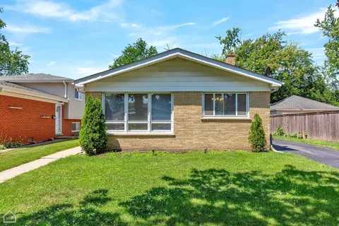 1646 Illinois St, Des Plaines, IL 60018