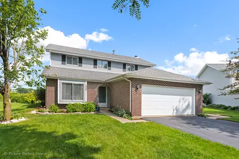260 Westbrook Cir, Naperville, IL 60565