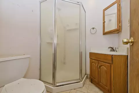 Bath - 15485 Millard Ave, Markham, IL 60428 photo 1 of 3