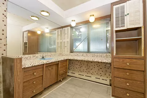 Bath - 15485 Millard Ave, Markham, IL 60428 photo 3 of 3
