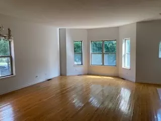 Living - 1142 E 46th St, Chicago, IL 60653 photo 1 of 2