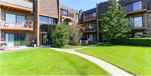 608 S Waterford Rd #2C, Schaumburg, IL 60193