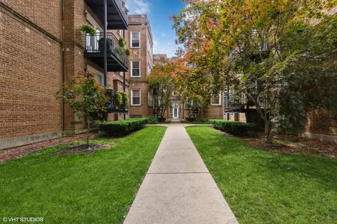 1445 W Victoria St #1D, Chicago, IL 60660