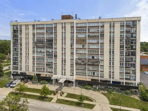 33 N Main St #7G, Lombard, IL 60148