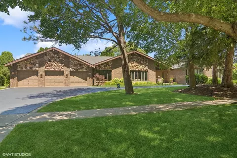 2111 Malory Ln, Highland Park, IL 60035