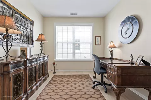 2828 Beacon Point Cir, Elgin, IL 60124 photo 8