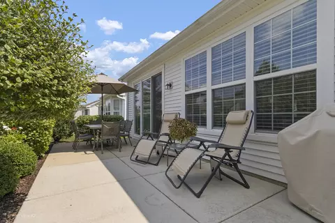 2828 Beacon Point Cir, Elgin, IL 60124 photo 16