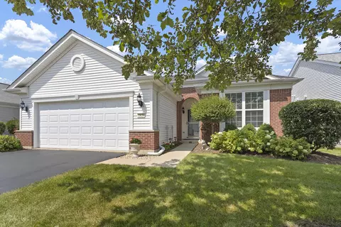 2828 Beacon Point Cir, Elgin, IL 60124