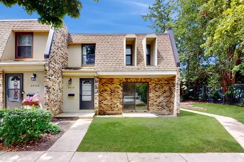 2010 Country Club Dr, Woodridge, IL 60517