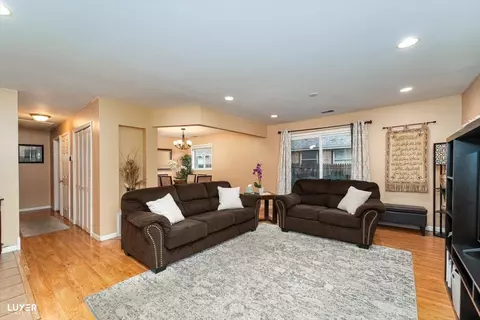 4448 Adele Ln, Oak Forest, IL 60452 photo 8