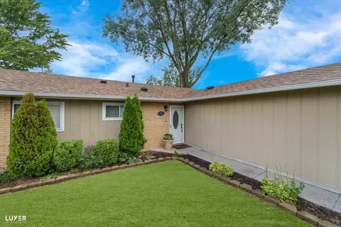 4448 Adele Ln, Oak Forest, IL 60452 photo 3
