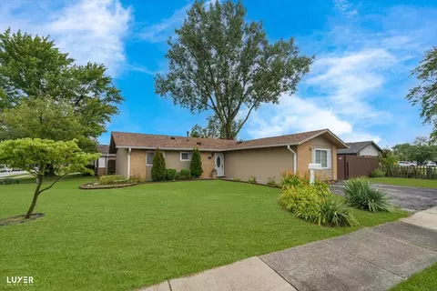 4448 Adele Ln, Oak Forest, IL 60452 photo 2