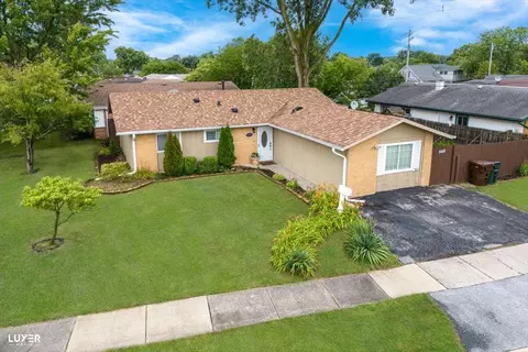 4448 Adele Ln, Oak Forest, IL 60452