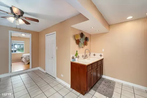 4448 Adele Ln, Oak Forest, IL 60452 photo 15