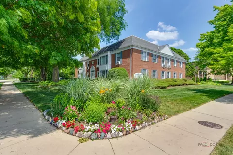 1990 Cherry Ln #17C, Northbrook, IL 60062