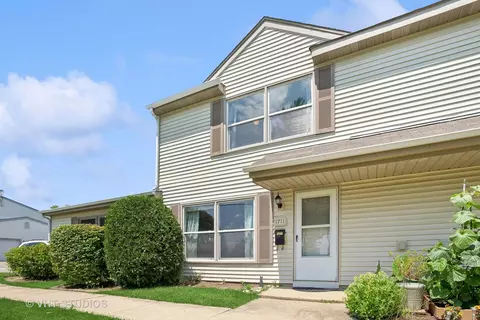 1711 Queensbury Cir, Hoffman Estates, IL 60169