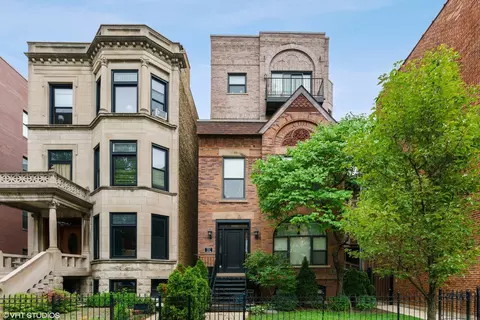 632 W Barry Ave #1S, Chicago, IL 60657