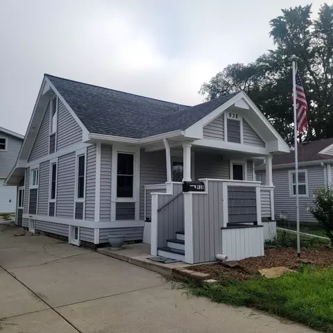 938 Harriet Ave, Aurora, IL 60505