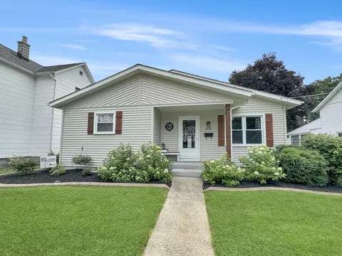 1235 W Harrison St, Freeport, IL 61032