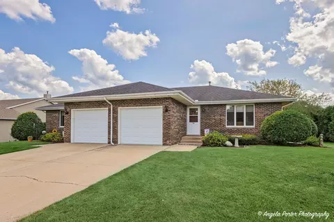 1105 3rd St, Harvard, IL 60033 photo 2