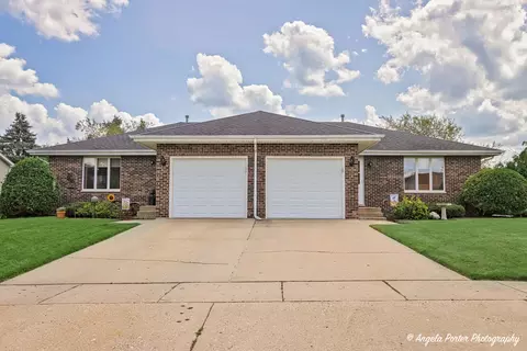 1105 3rd St, Harvard, IL 60033