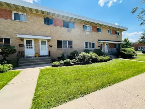8656 Gregory Ln #C, Des Plaines, IL 60016