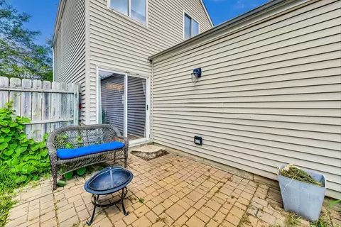 Exterior - 837 Symphony Dr, Aurora, IL 60504 photo 4 of 4