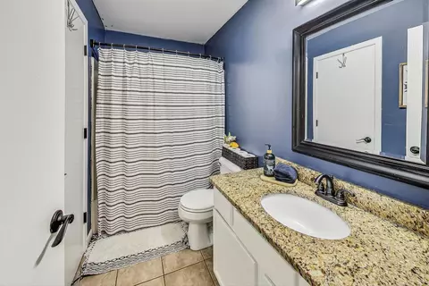 Bath - 837 Symphony Dr, Aurora, IL 60504 photo 3 of 3