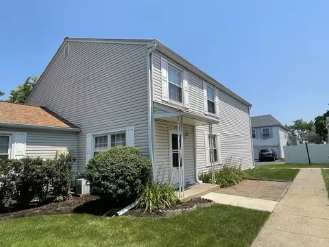 423 James Ct #B, Glendale Heights, IL 60139