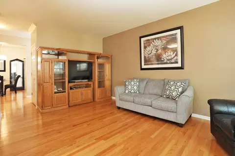 Living - 344 Bay Dr, Itasca, IL 60143 photo 1 of 4