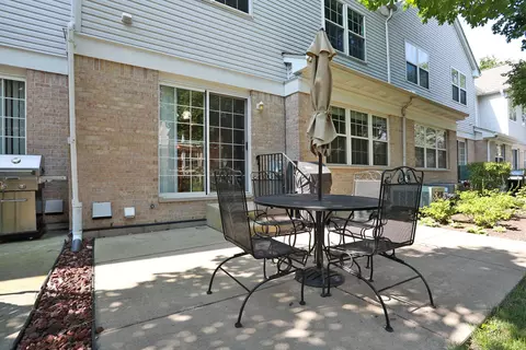 Exterior - 344 Bay Dr, Itasca, IL 60143 photo 4 of 5