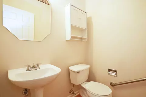 Bath - 344 Bay Dr, Itasca, IL 60143 photo 1 of 4