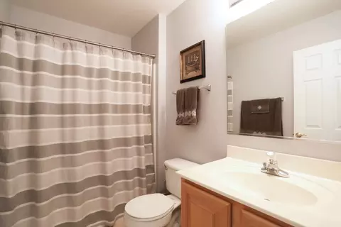 Bath - 344 Bay Dr, Itasca, IL 60143 photo 4 of 4
