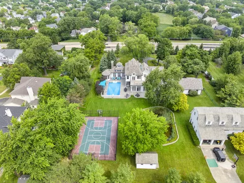 18463 W Washington St, Gurnee, IL 60031