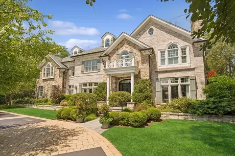 1201 Lindenwood Dr, Winnetka, IL 60093