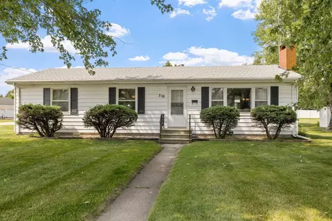510 E 1st St, Coal City, IL 60416