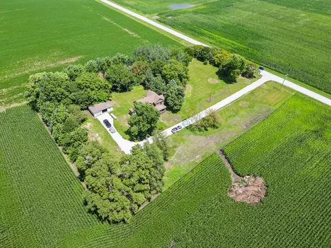 30776 S Warner Bridge Rd, Wilmington, IL 60481