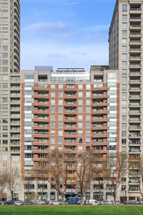 270 E Pearson St #1302, Chicago, IL 60611