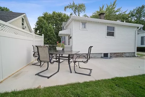 Exterior - 306 E Stewart St, Bloomington, IL 61701 photo 5 of 8
