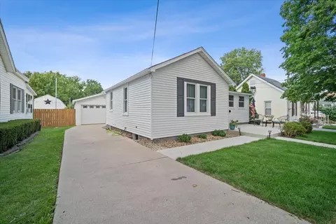 Exterior - 306 E Stewart St, Bloomington, IL 61701 photo 8 of 8